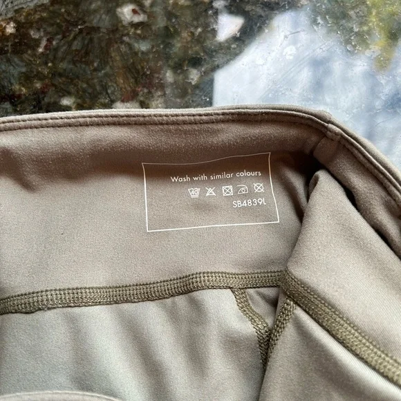 Sweaty Betty All Day Olive/Army Green Bike Shorts. Yoga. Athleisure. Pilates. S - Picture 7 of 10